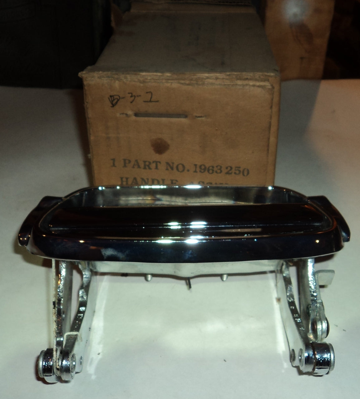 Passenger right rear door handle 1959 Dodge 1963250 