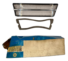 New Old Stock Fender End Corner Lamp Lens for 1967-68 Chrysler Models #2808984