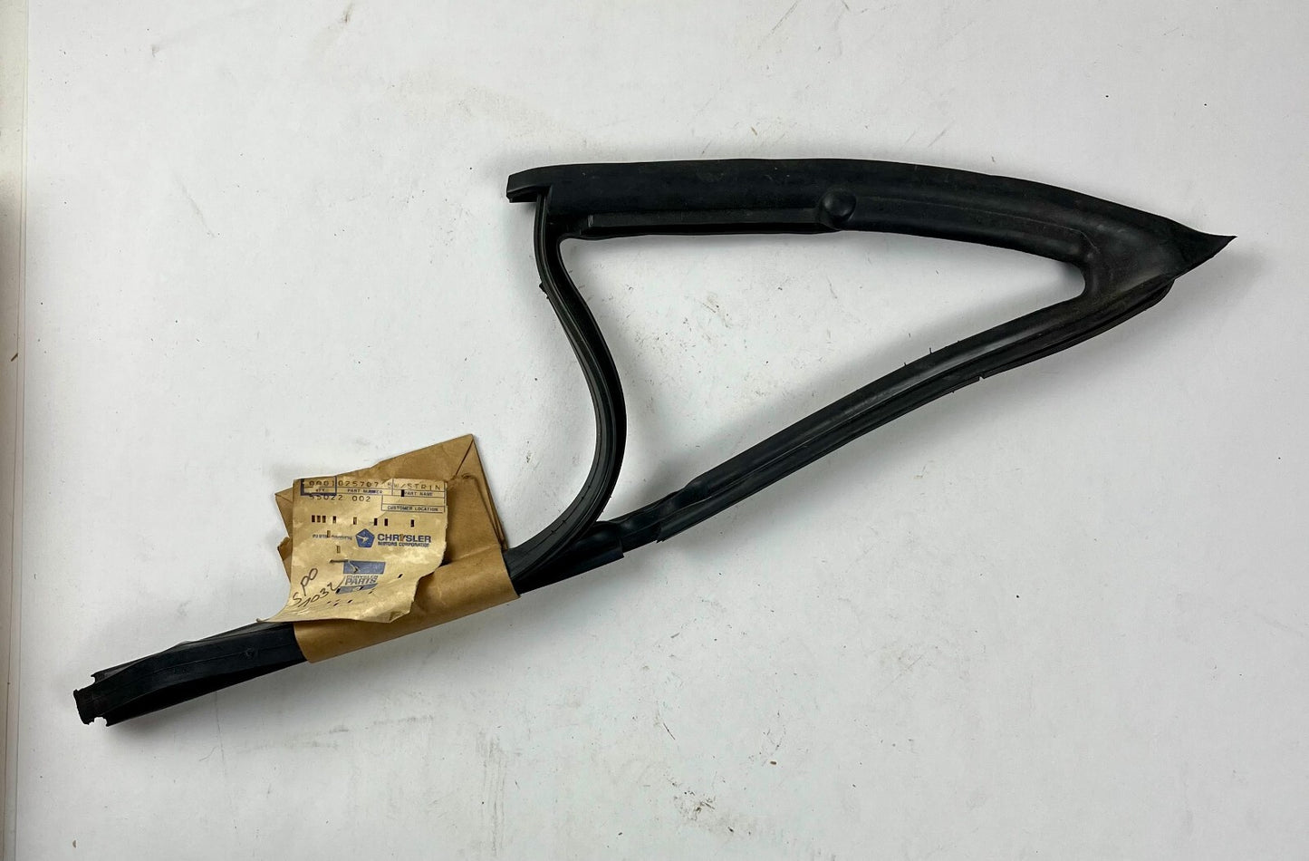 NOS Mopar Left Vent Wing Weatherstrip 1966-7 B Body Models #2570785